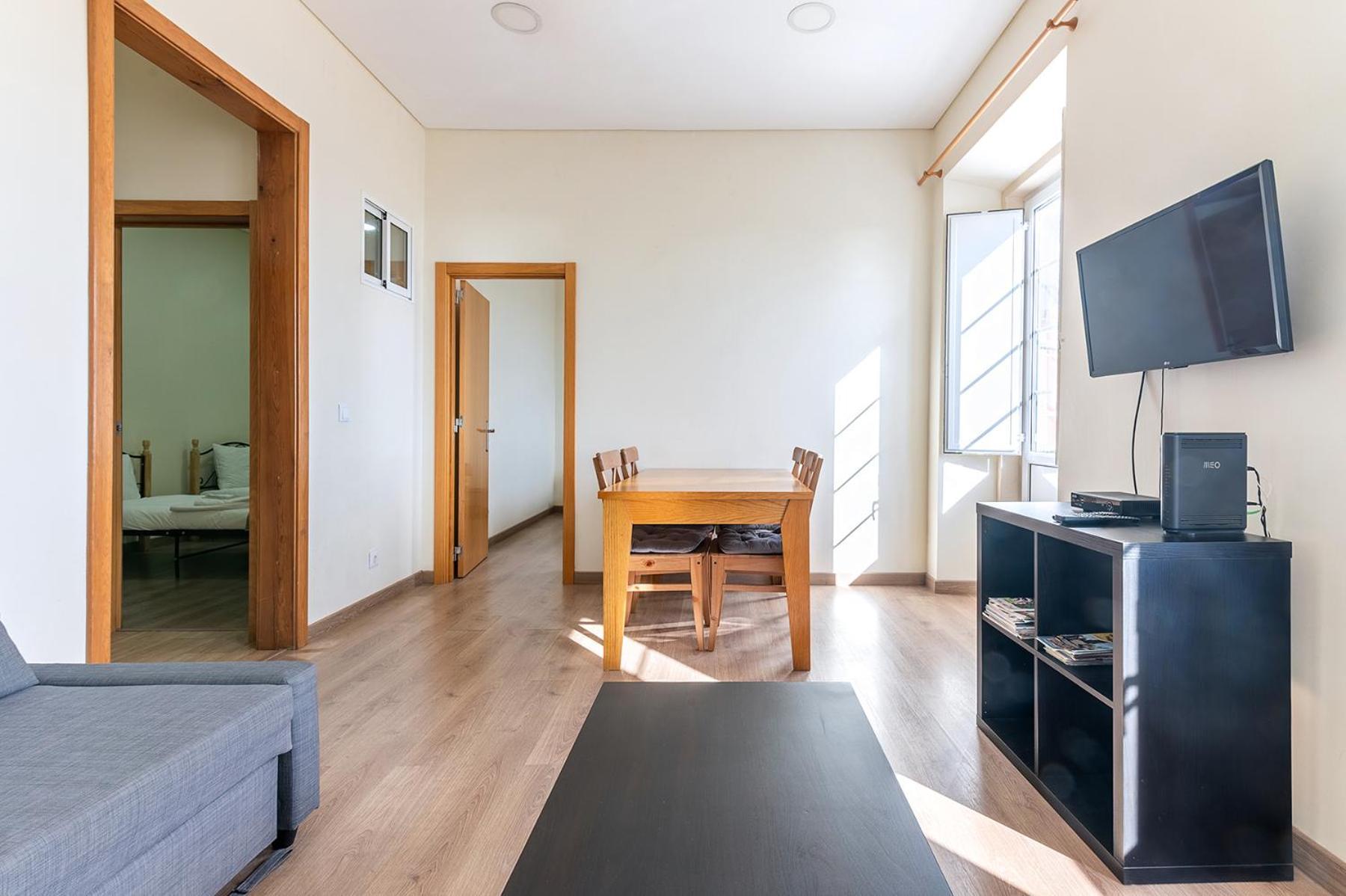Apartment Very Sunny With Large Balcony 3rd Floor Lissabon