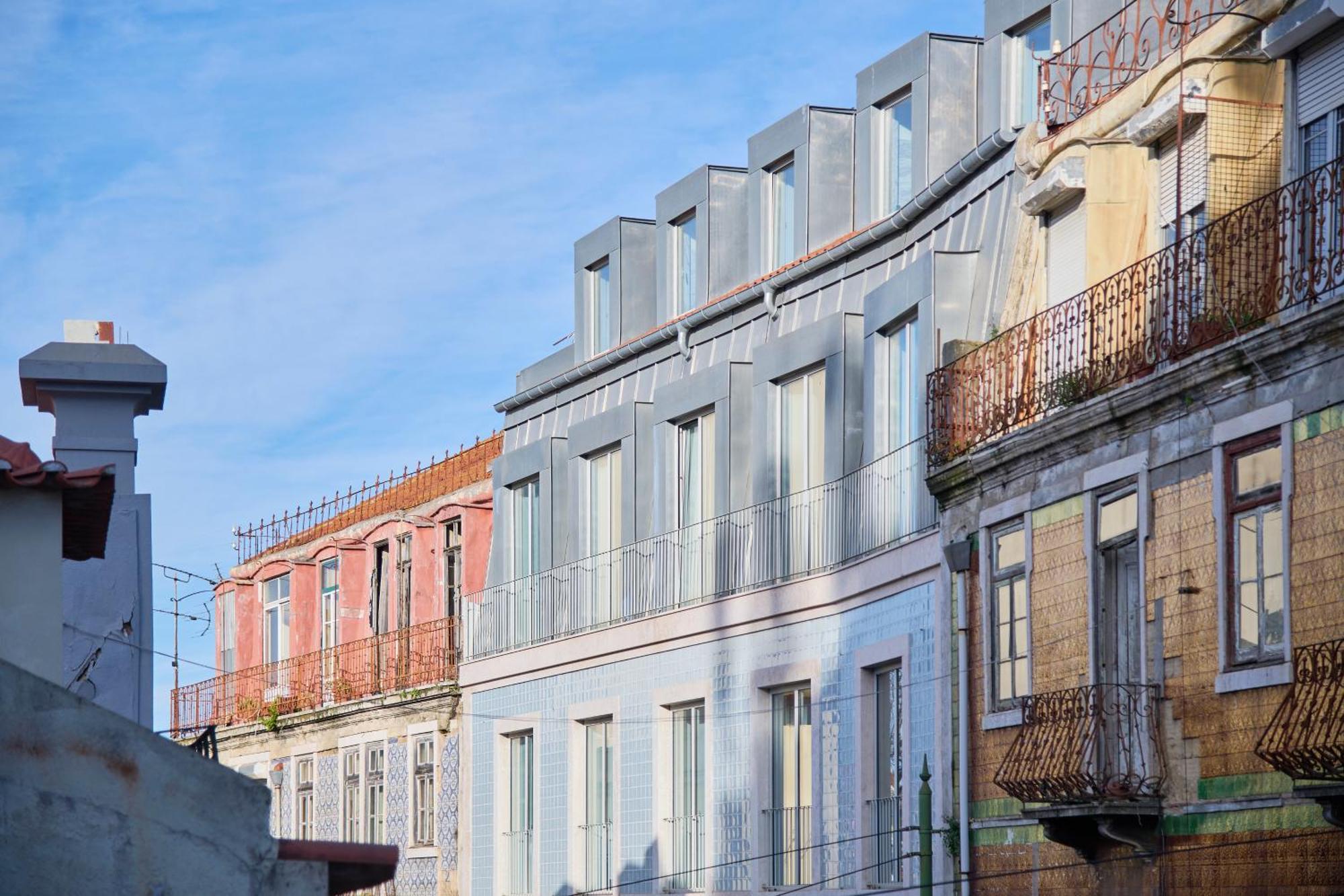 Charming Graca Flat W Balcony, By Timecooler *