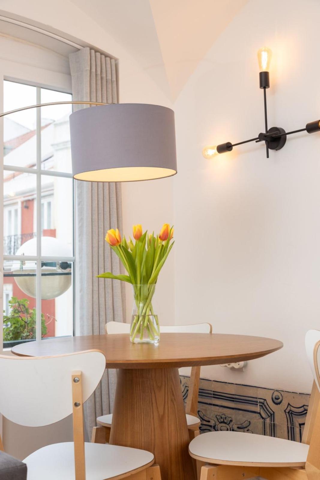 Apartment Lisbon's Gem: Moorish Arch Near River Acces