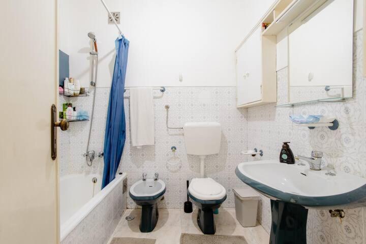 Cama Queen Benfica Em Familiar - Casa De Banho Compartilhada - Temos Cao Séjour chez l'habitant