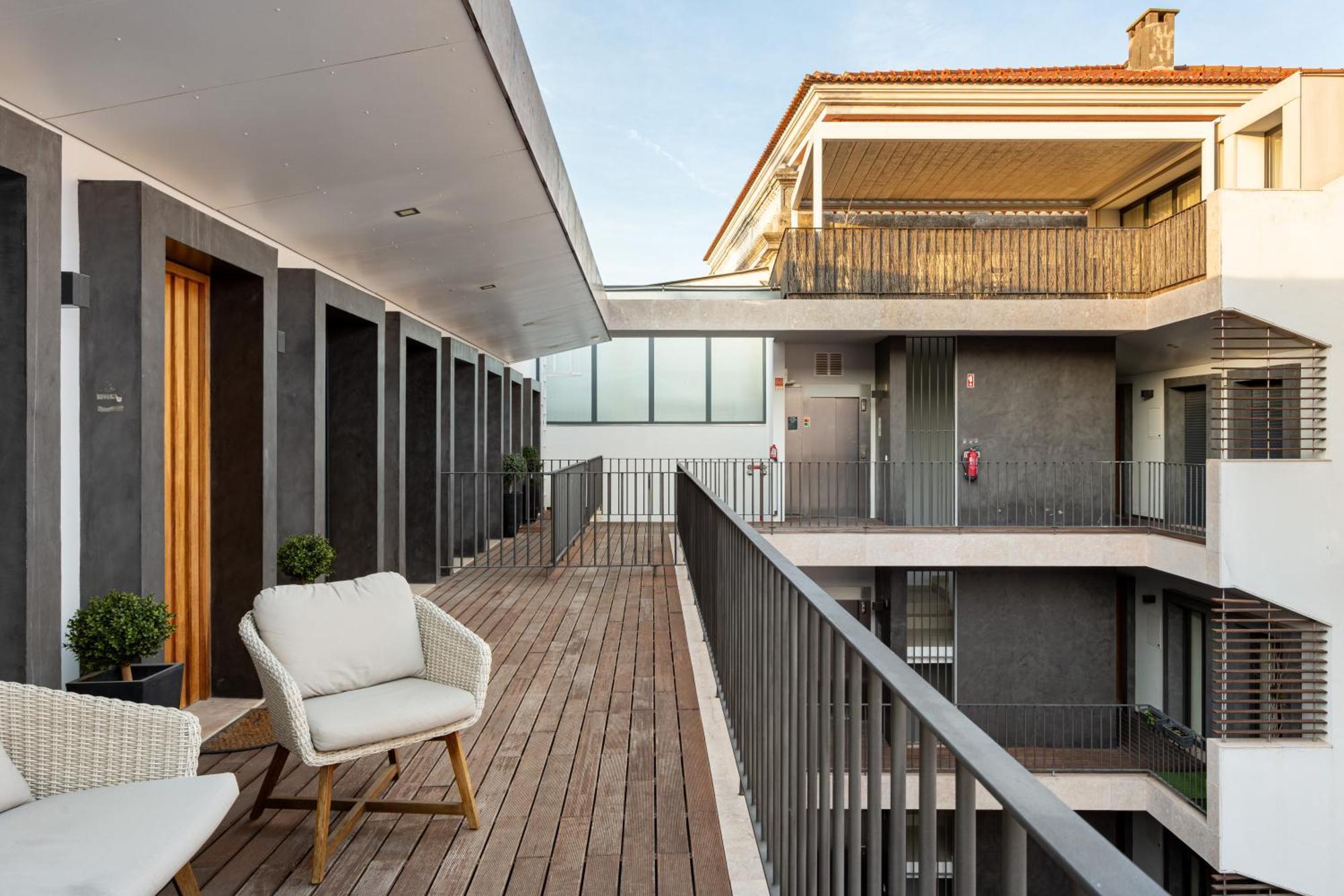 Joivy Bairro Alto 2-br With Large Terrace * Lissabon