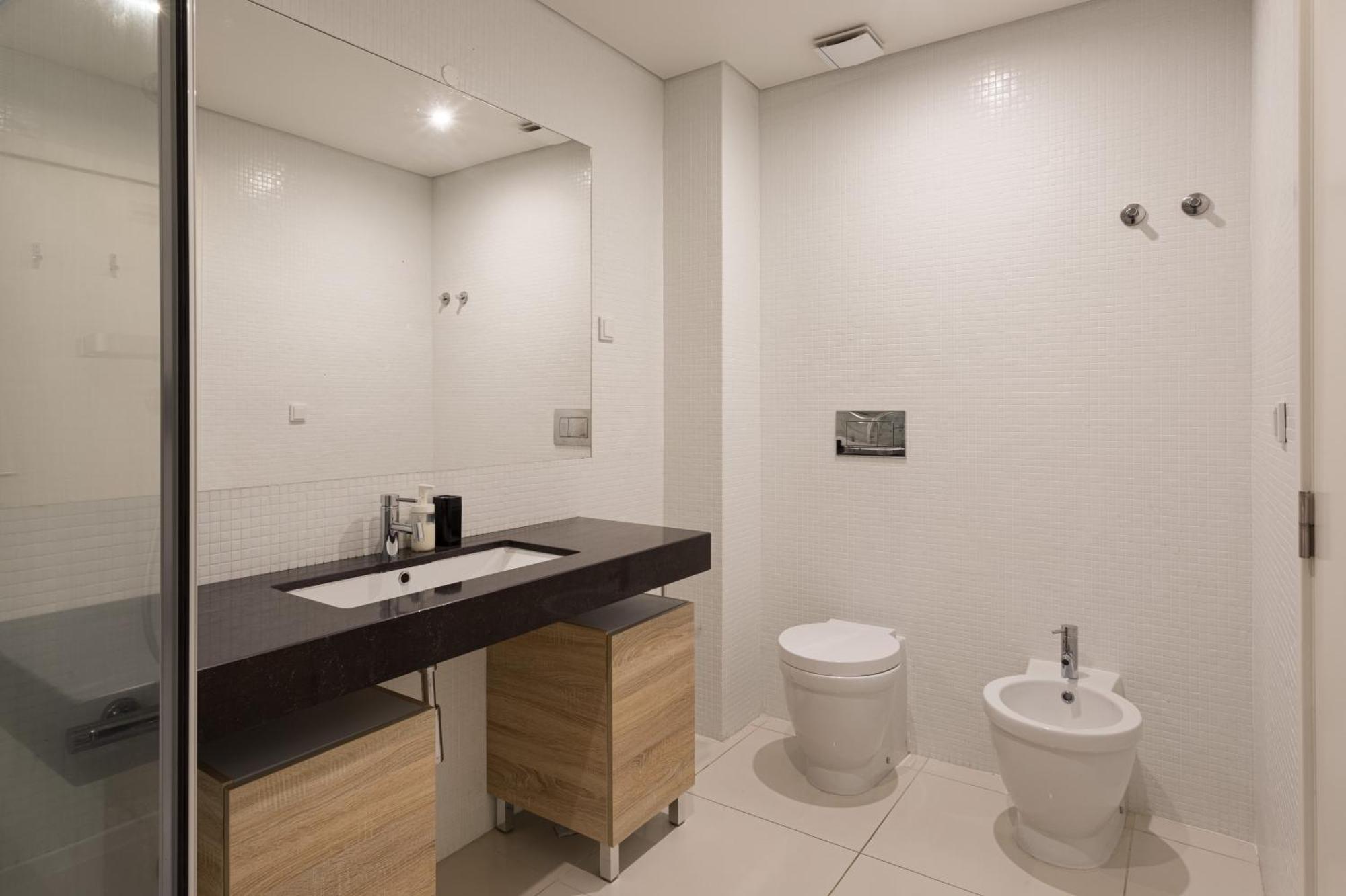 Joivy Bairro Alto 2-br With Large Terrace Lissabon