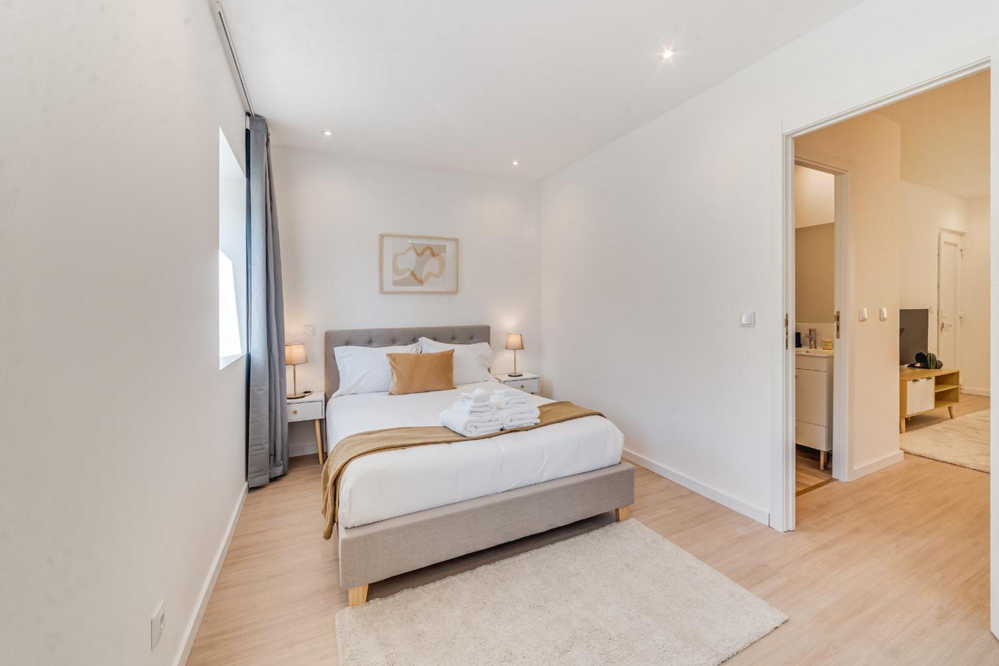 Yellow Charm - Campolide Apartment