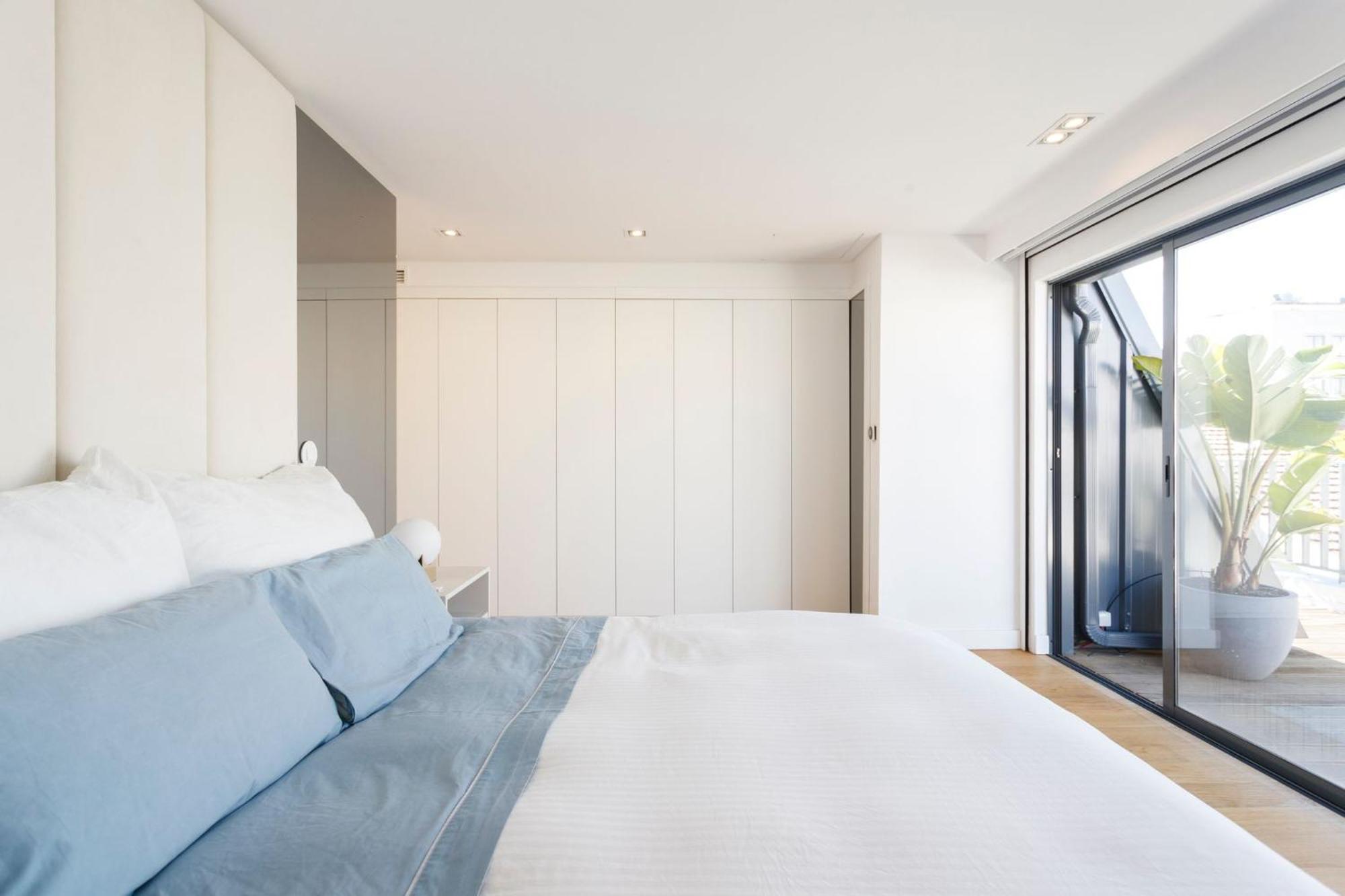 Homestay Luxury With Balcony And Shared In The Parque Eduardo Vii Area Lisbon
