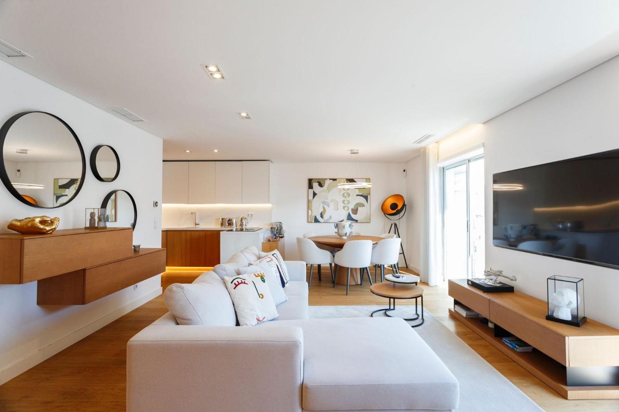 Luxury With Balcony And Shared In The Parque Eduardo Vii Area