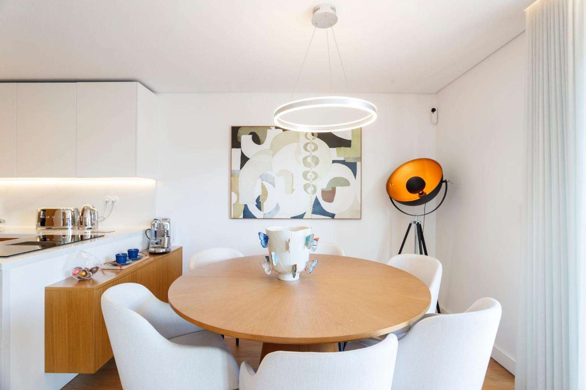 Homestay Luxury With Balcony And Shared In The Parque Eduardo Vii Area Lisbon