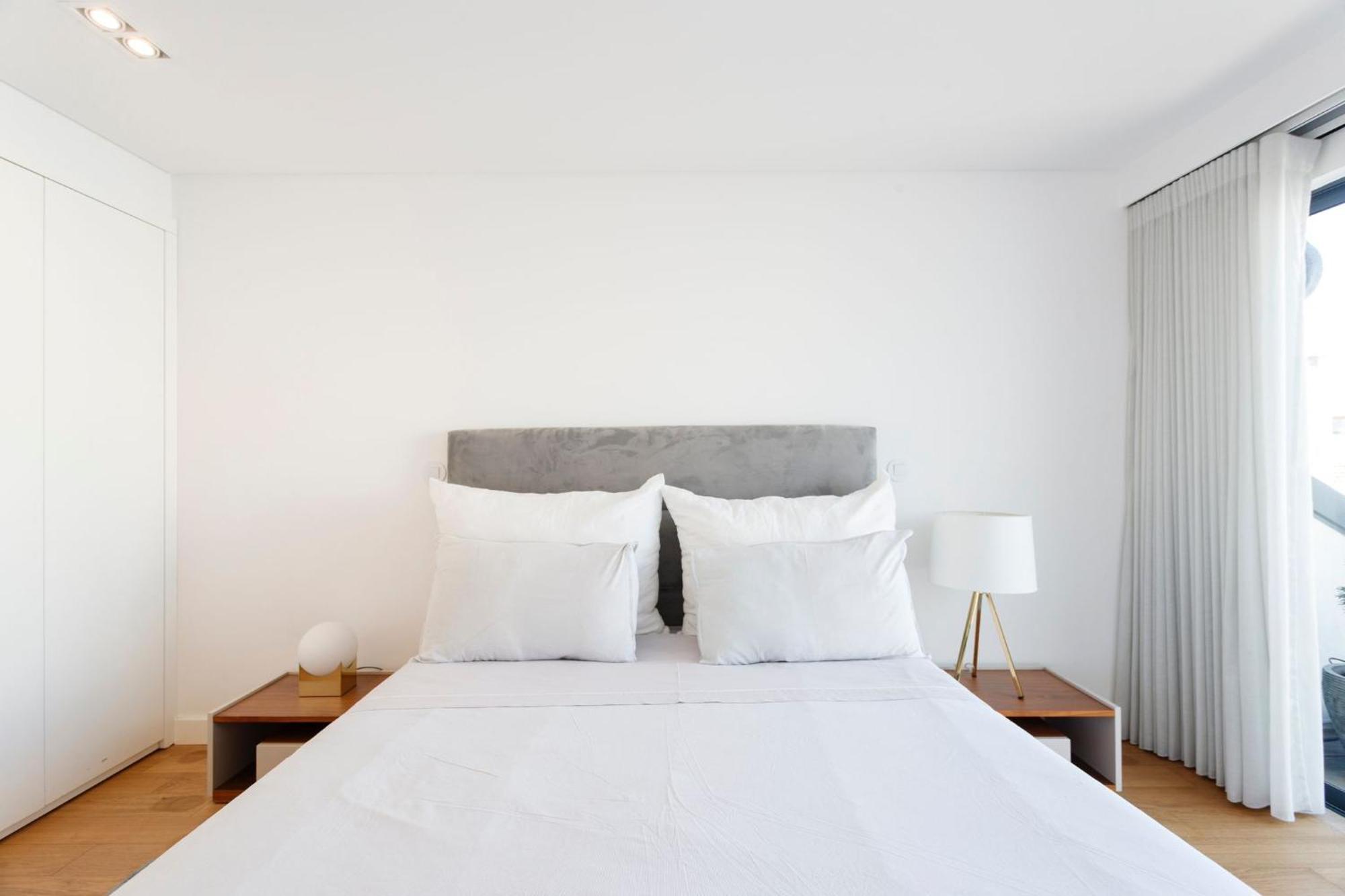 Luxury With Balcony And Shared In The Parque Eduardo Vii Area * Lisbon