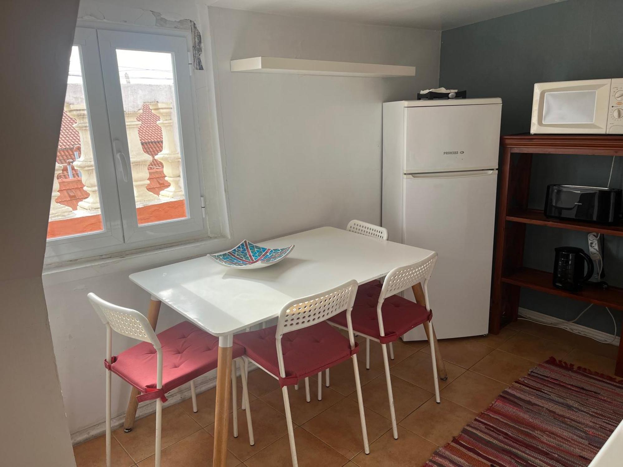 With Balcony Near Rossio Appartement