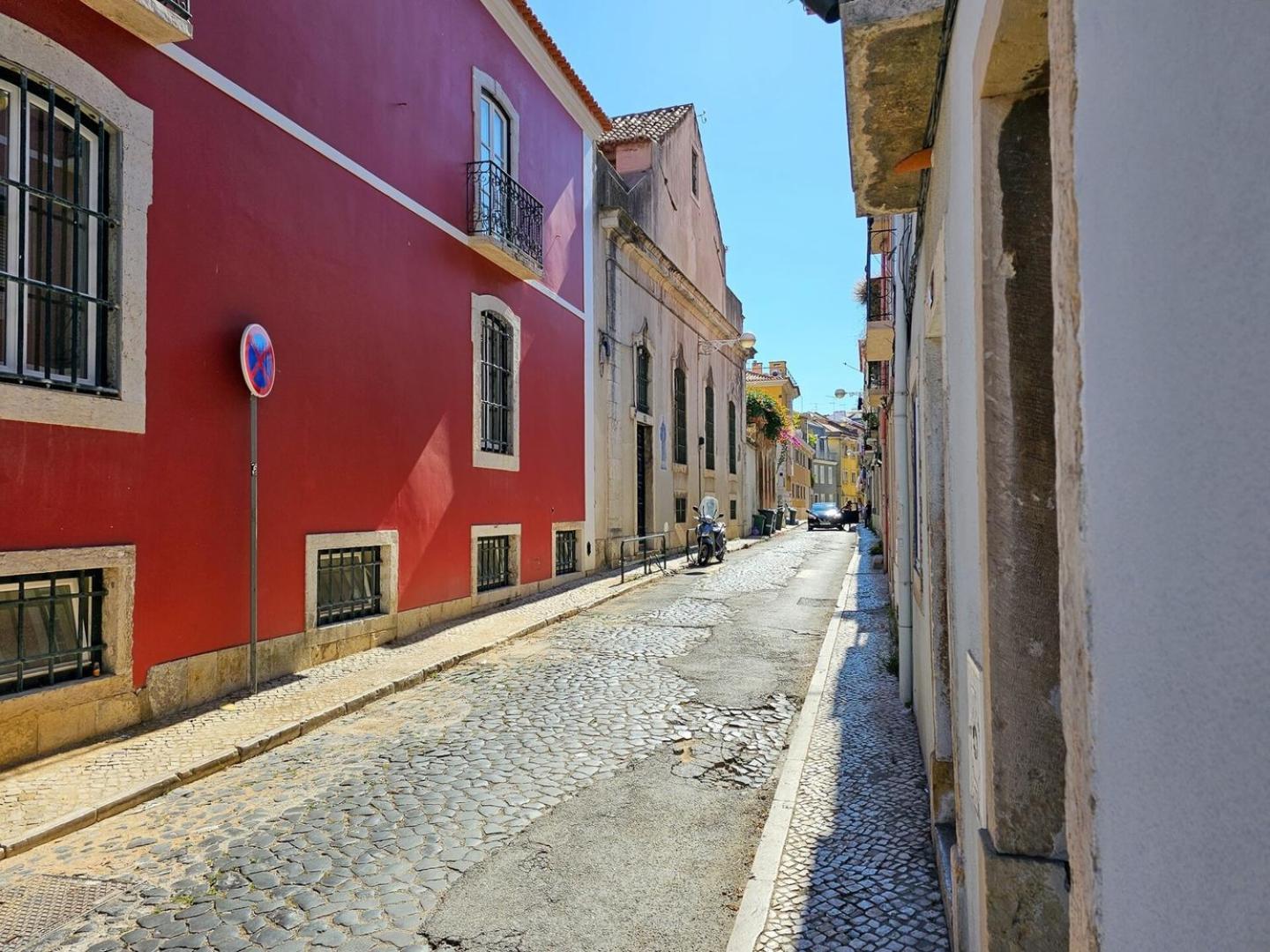 Like A Typical Portuguese House With Private Patio Appartement Lisboa