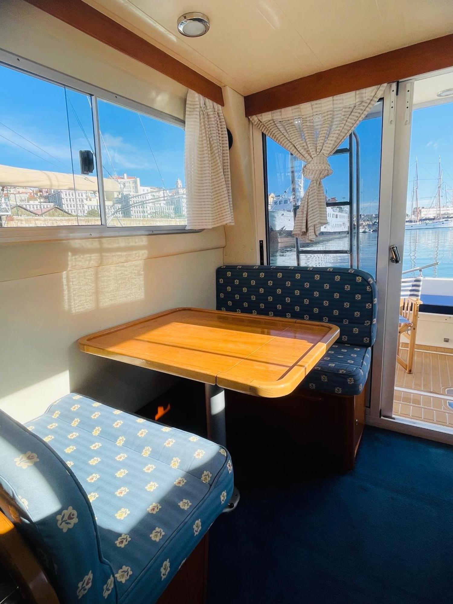 Romantic Boat On The Tagus River Bateau-hôtel