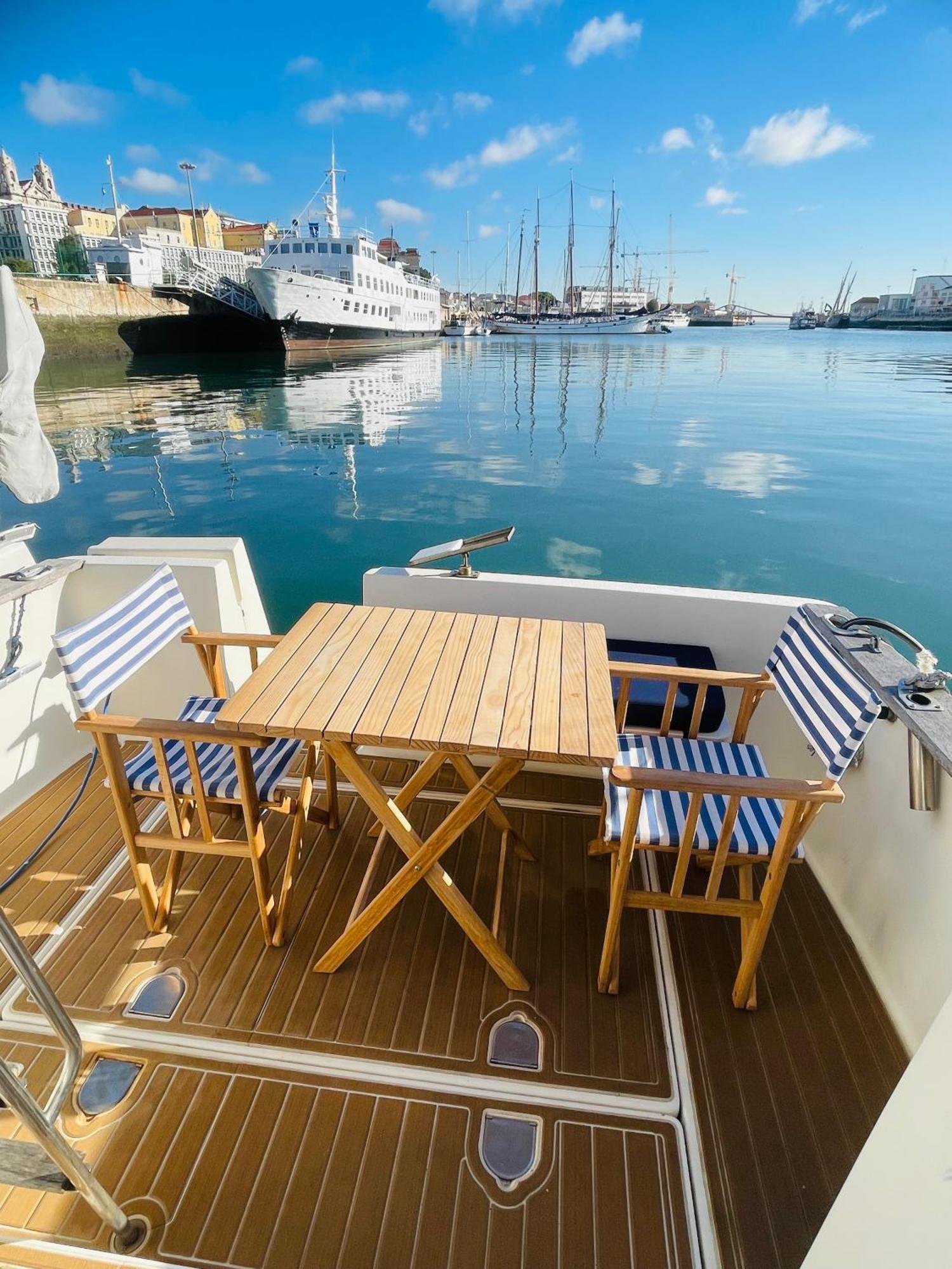 Romantic Boat On The Tagus River Bateau-hôtel *
