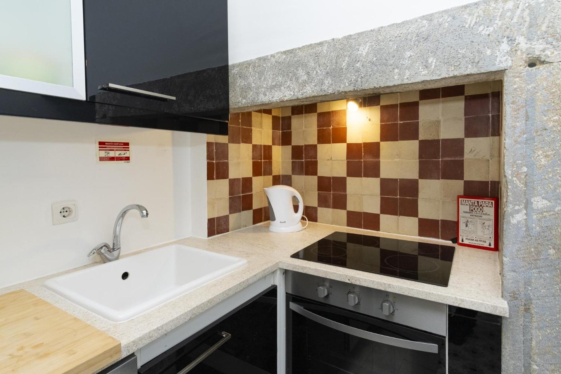 Apartment In Center With A Terrace, 317 Lissabon