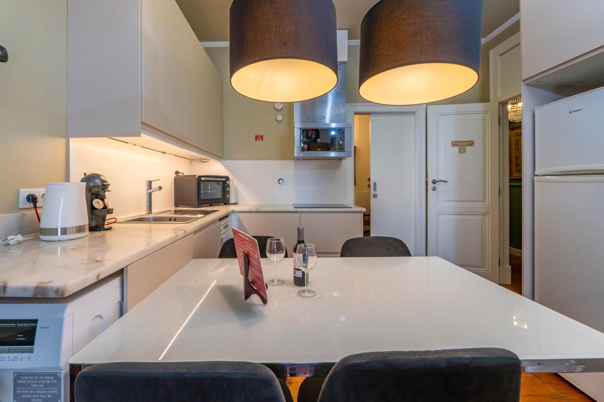 Eine Mischung Aus Altem Wort Und Modernem Charme In Appartement Lisboa