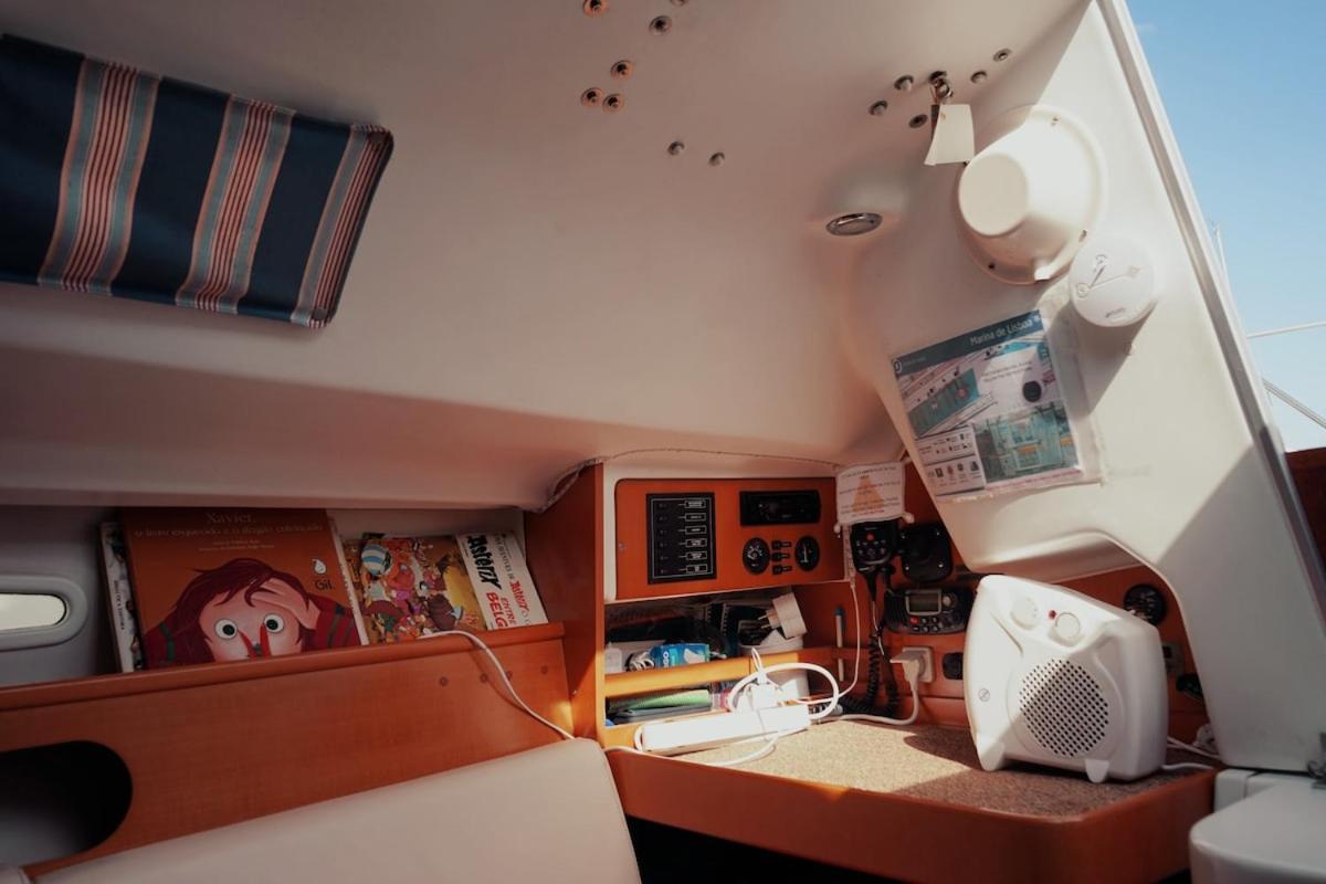 Surfbird Cozy Sailboat Escape * Lisboa