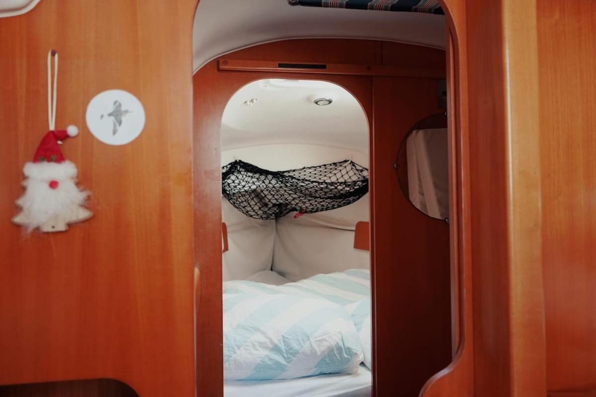 Botel Surfbird Cozy Sailboat Escape Lisboa