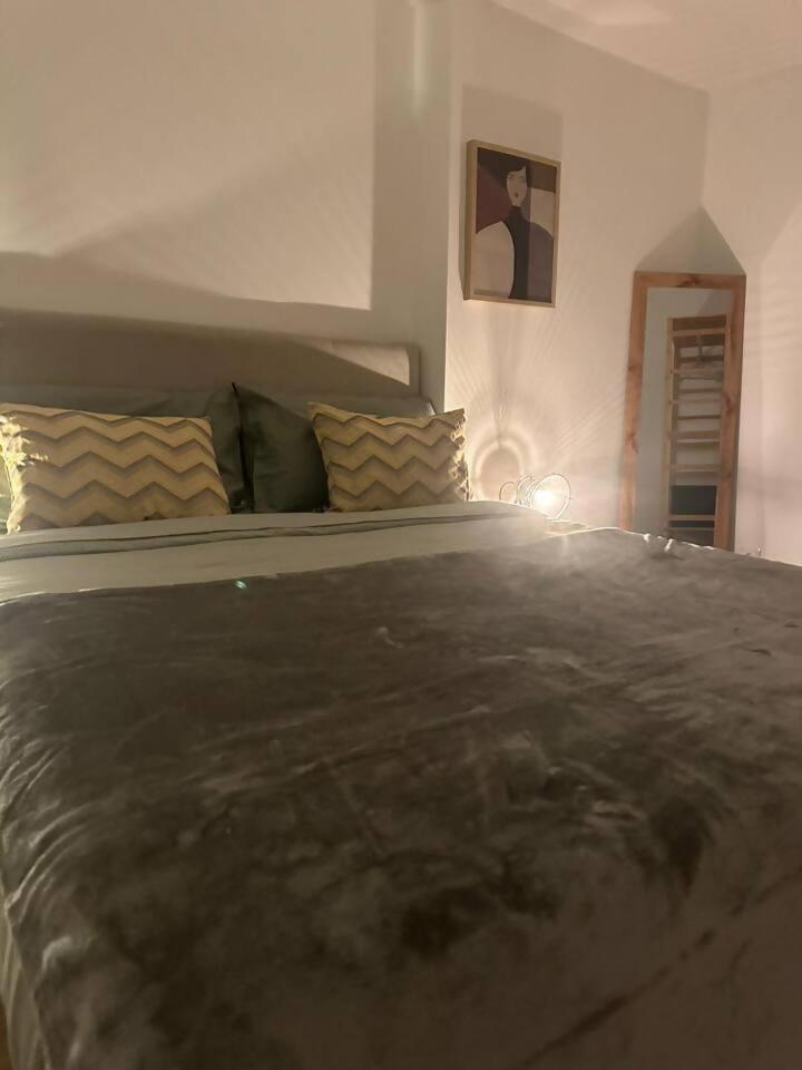 Stylish Renovated In Chiado Lissabon