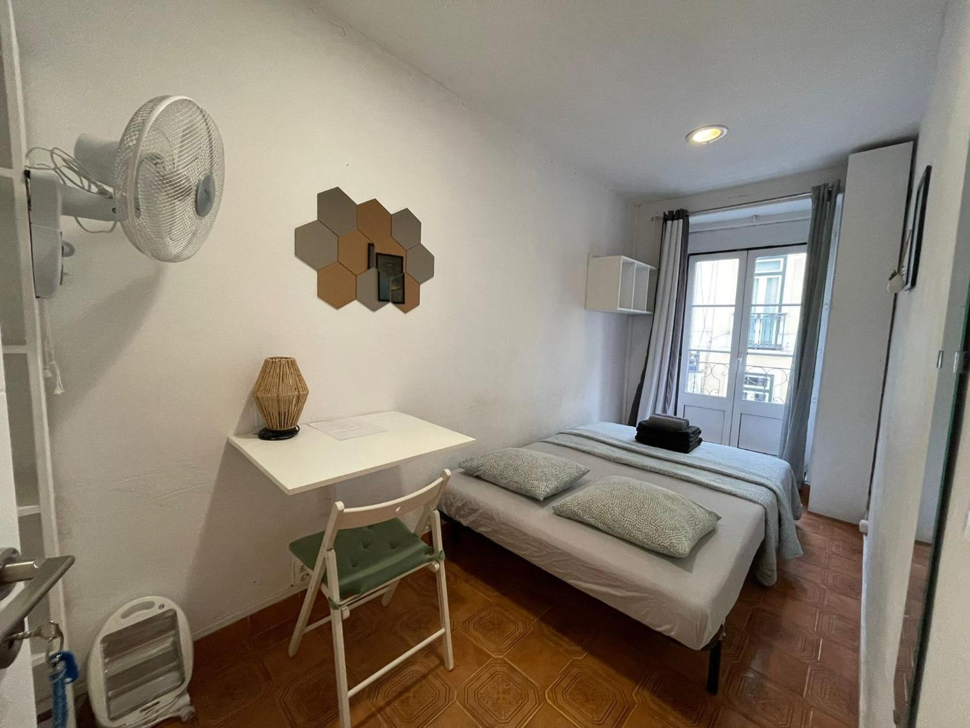 Maison d'hôtes Shared With Bright Private Patio In Lisboa