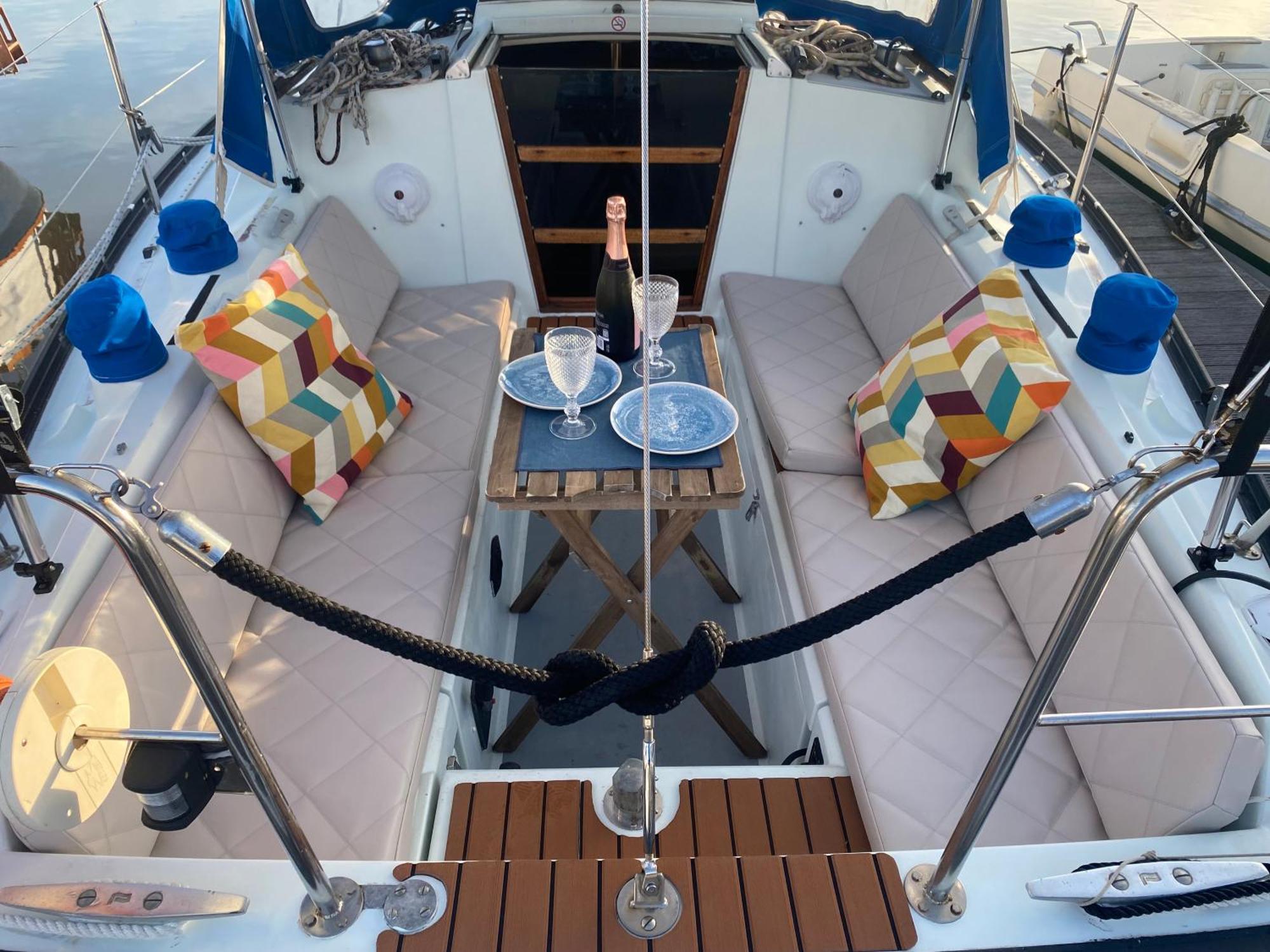 Charming Sailboat * Lisbon