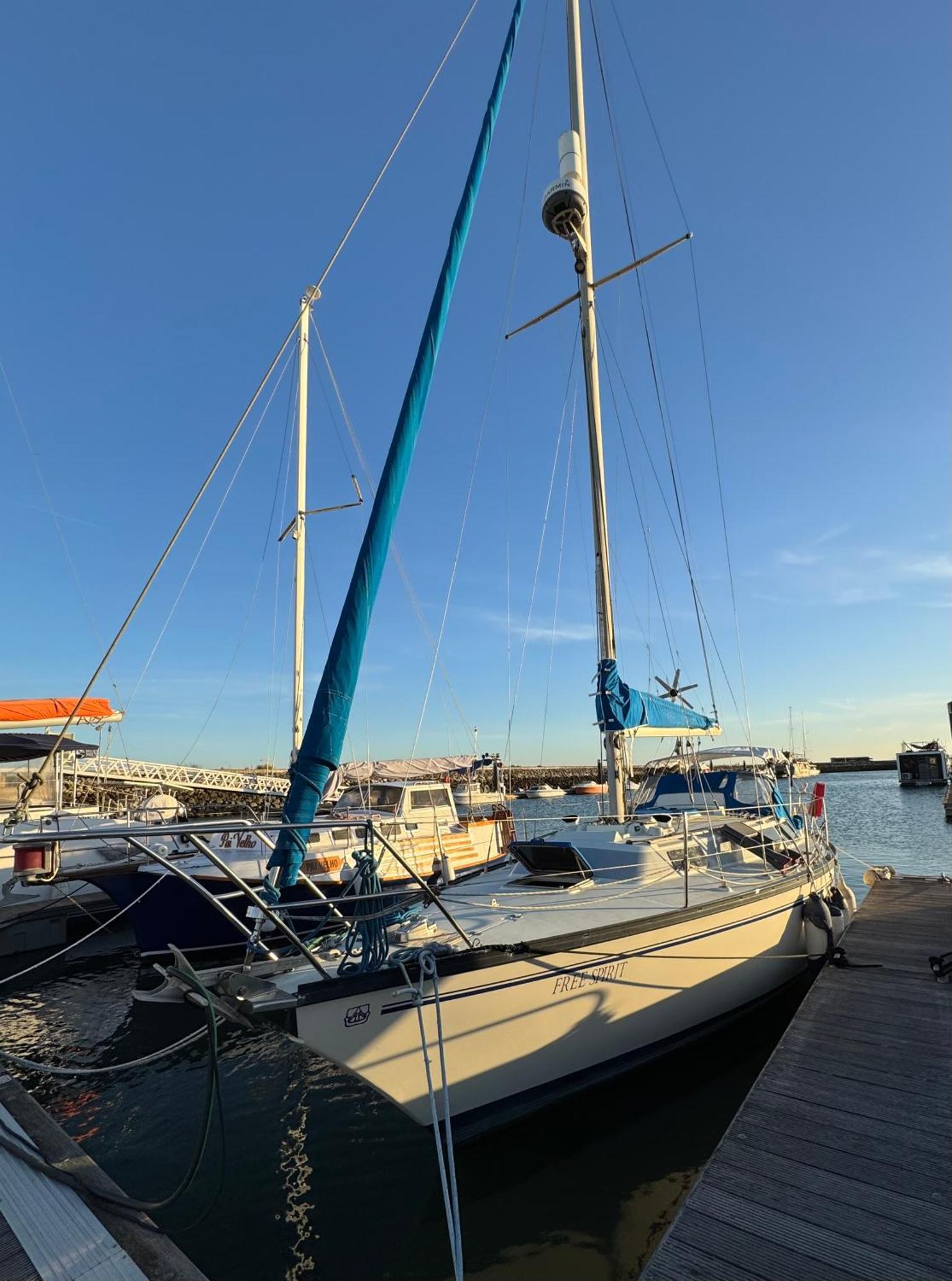 Charming Sailboat Lisboa