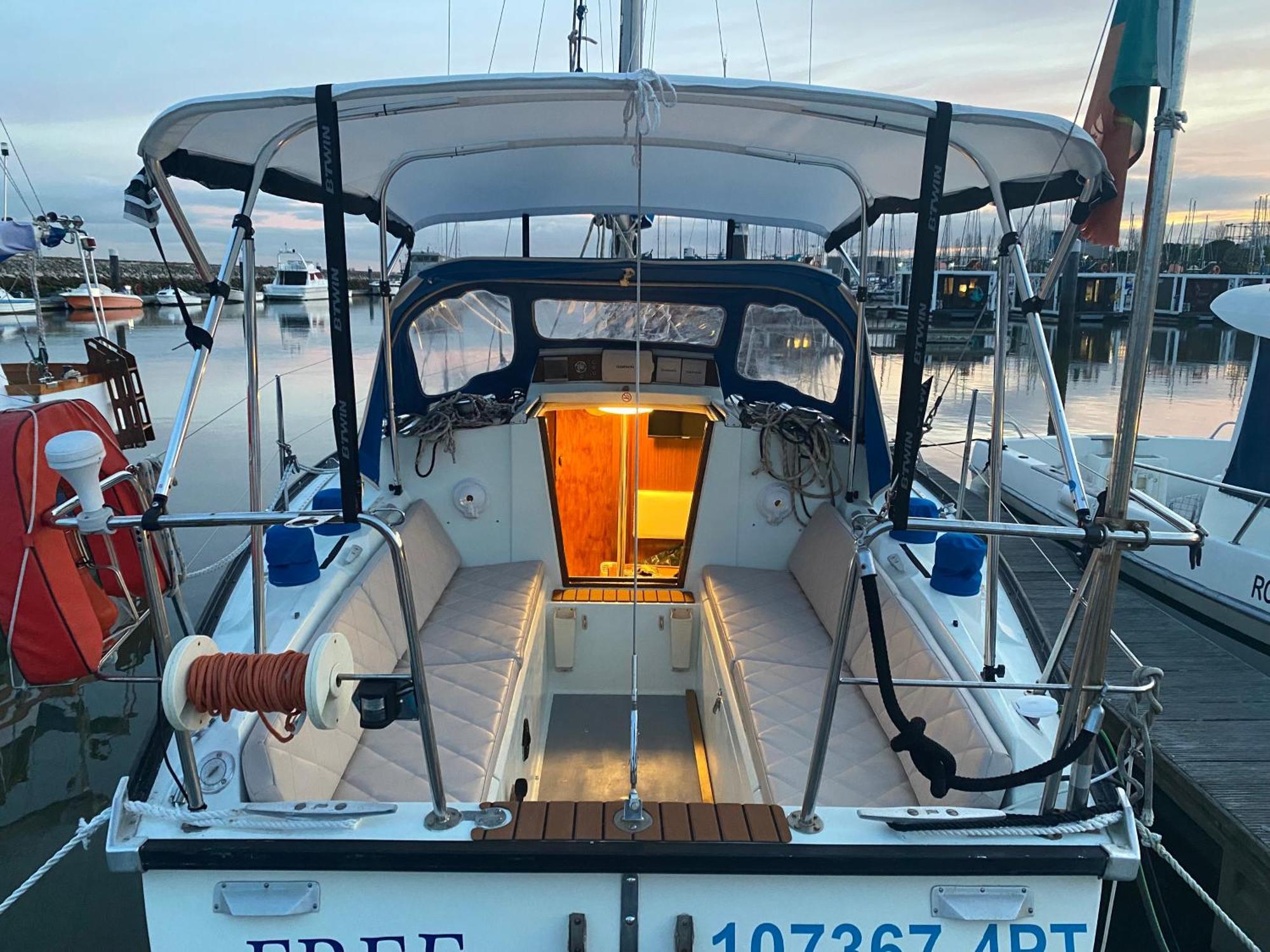 Charming Sailboat * Lisbon