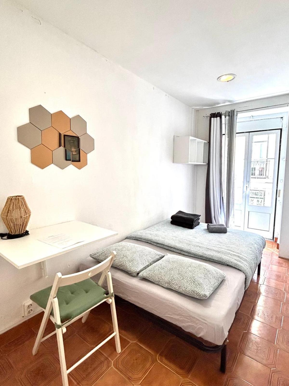 Shared With Bright Private Patio In Maison d'hôtes Lisboa