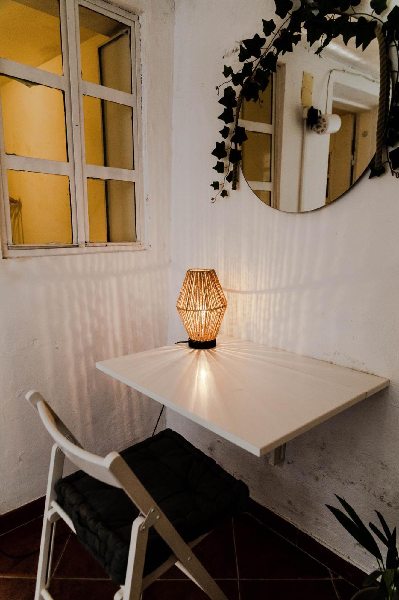 Maison d'hôtes Shared With Bright Private Patio In Lisboa