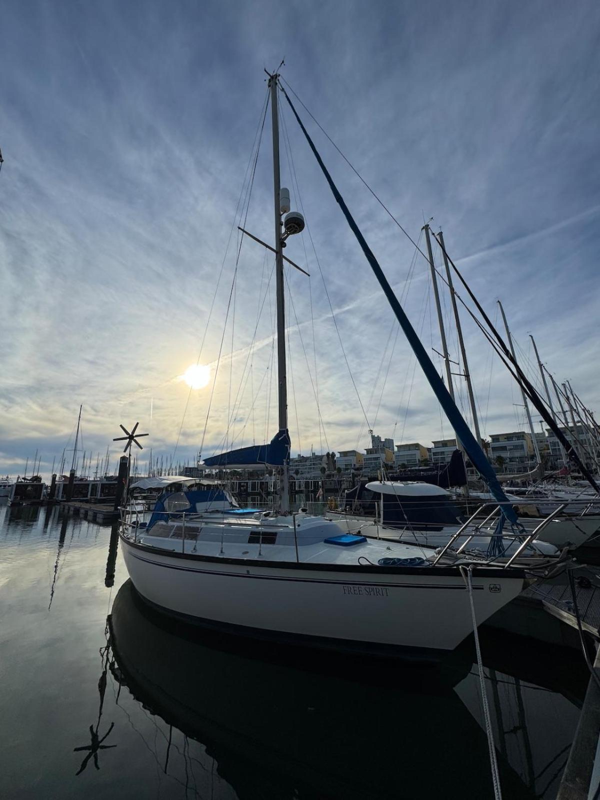 Botel Charming Sailboat