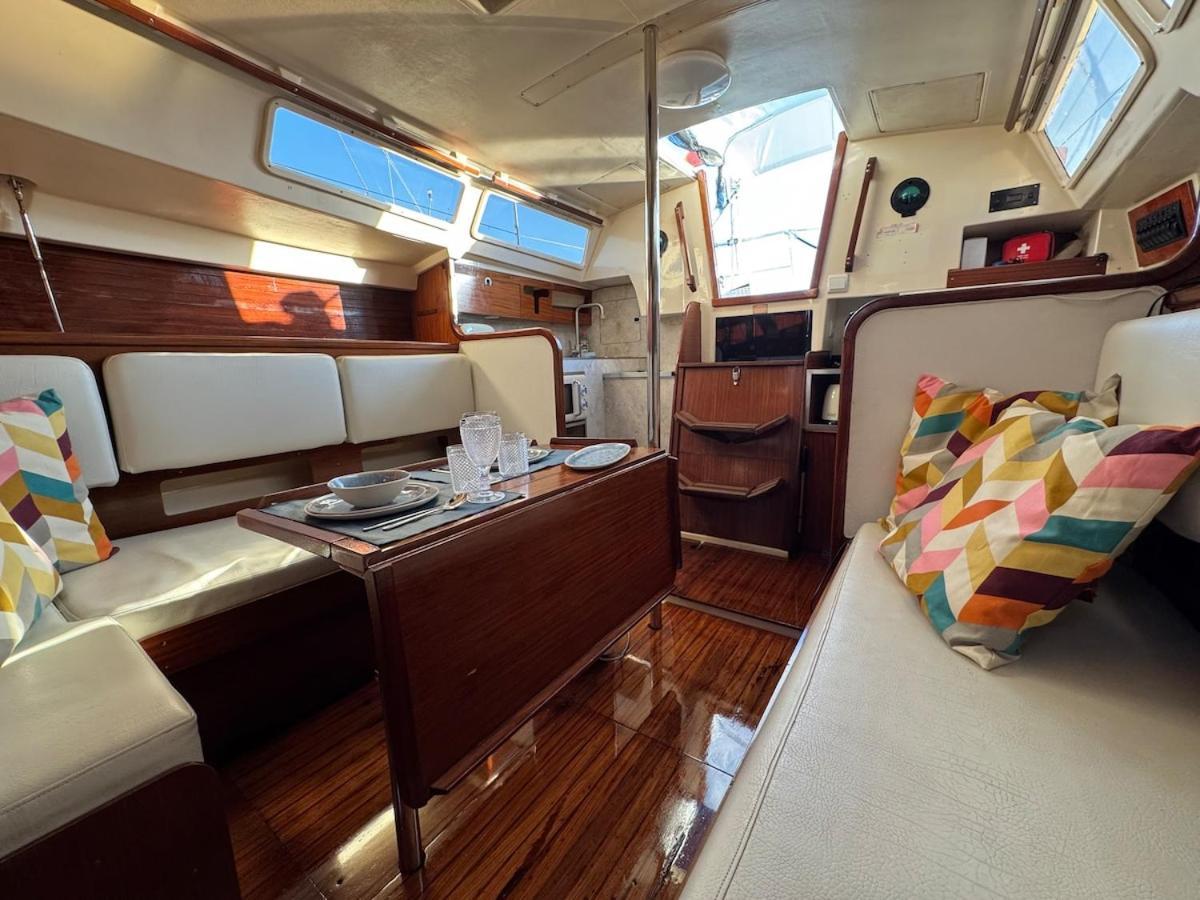 Bateau-hôtel Charming Sailboat