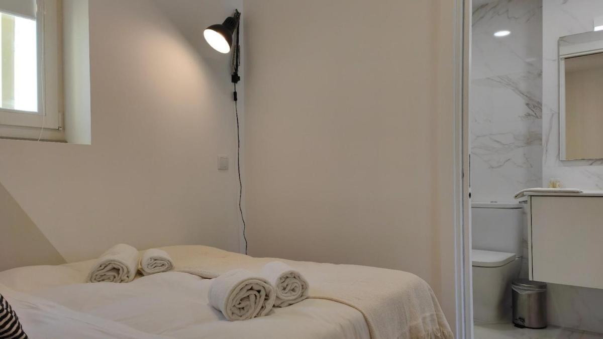 Chiado Modern Attic Duplex 2-bedroom Lisboa