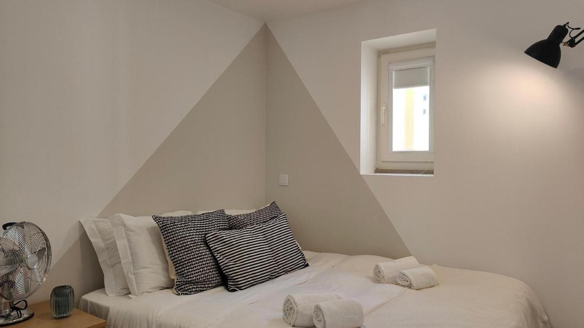 Chiado Modern Attic Duplex 2-bedroom Appartement Lisboa