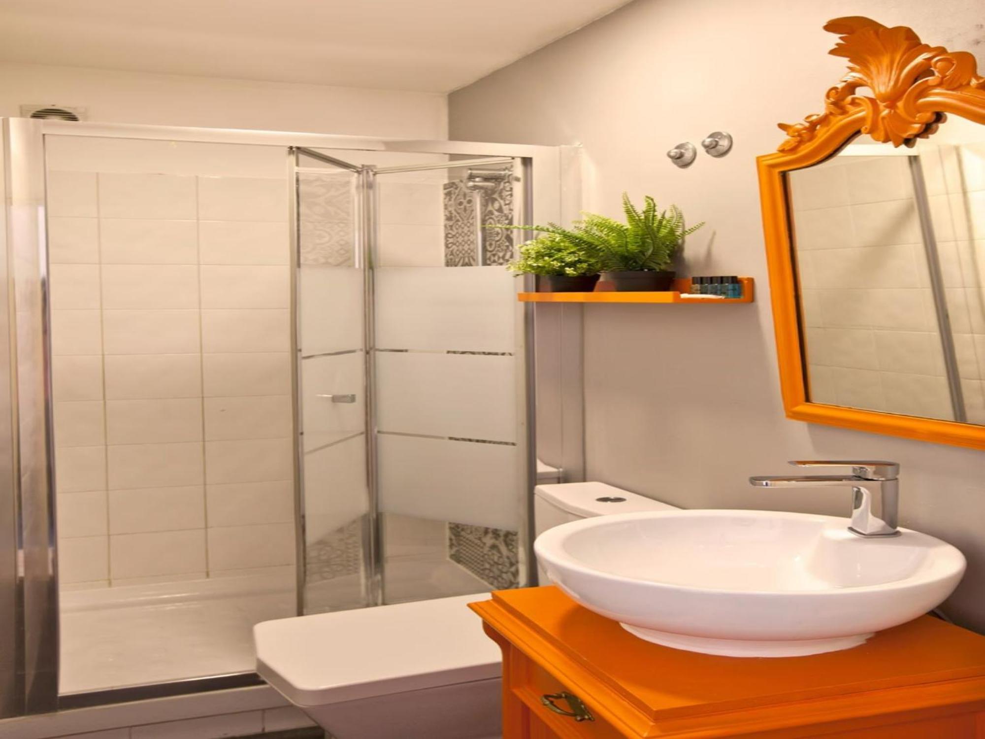 1 Bedroom Located Heart Of Appartement *