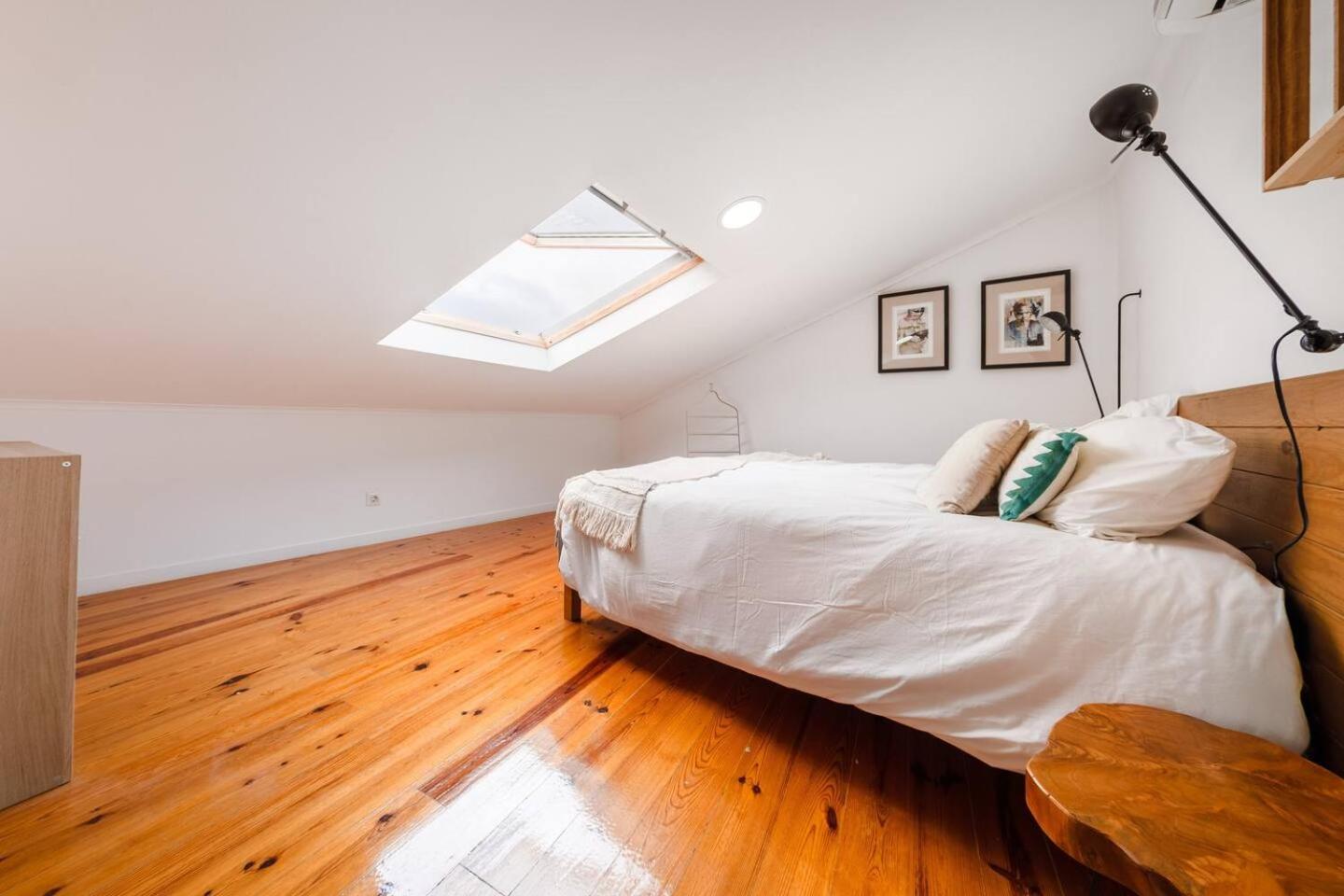 Spacious Penthouse Duplex W Castle Views *