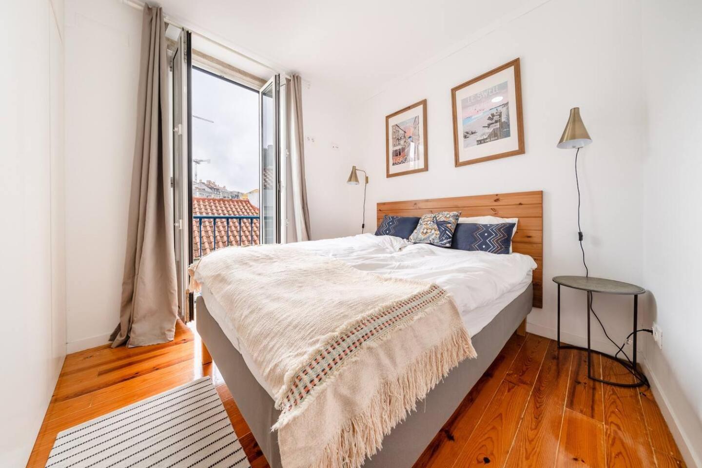 Spacious Penthouse Duplex W Castle Views