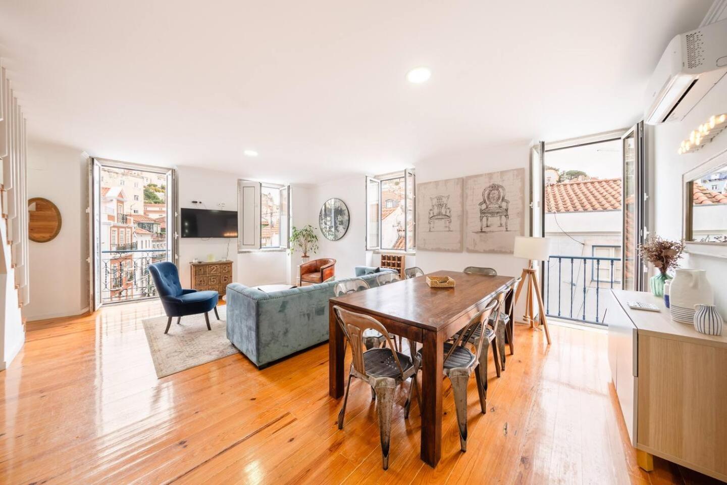 Spacious Penthouse Duplex W Castle Views Appartement