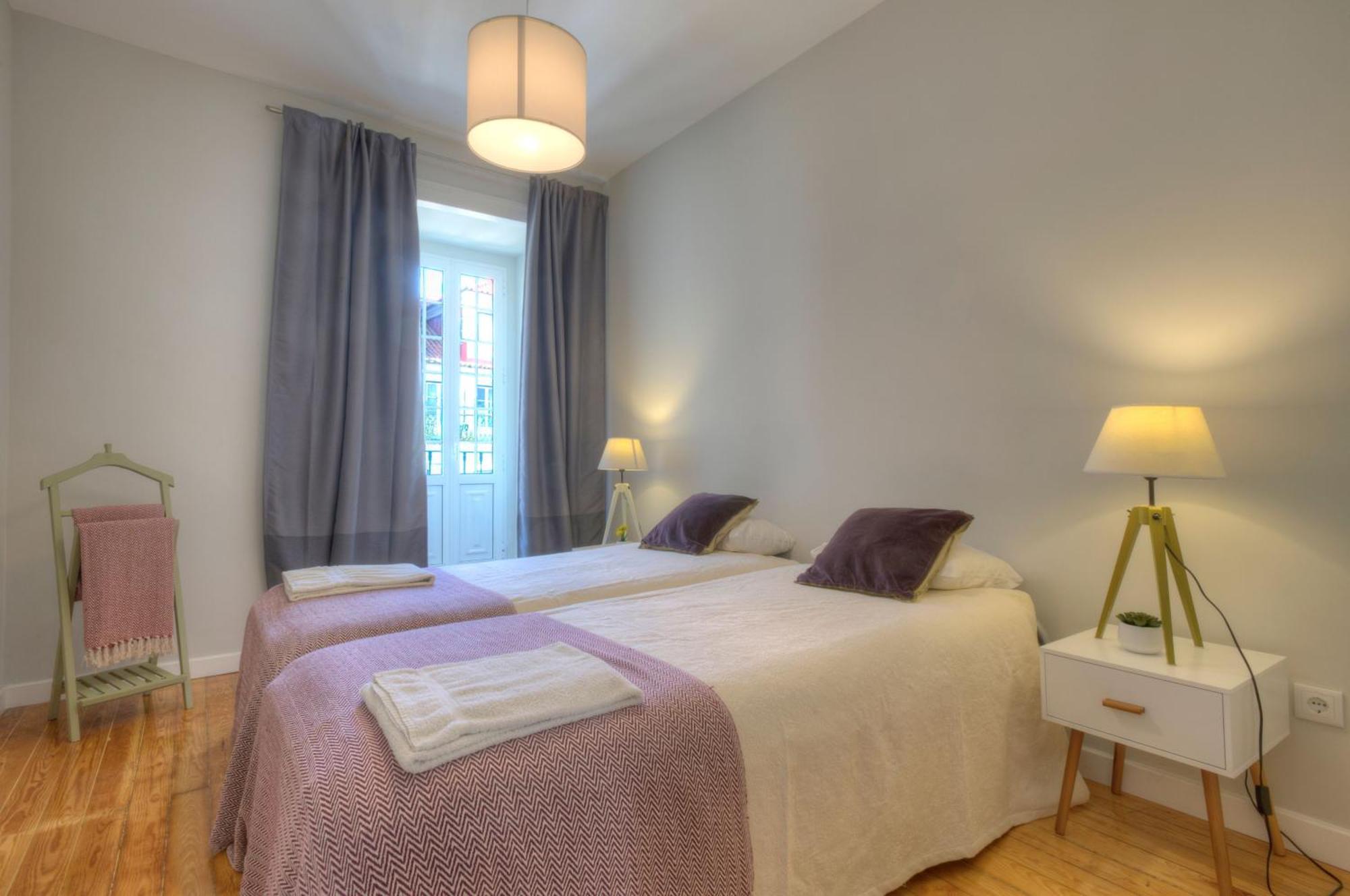 Fuer 13 Personenund 1 Kind In Lissabon, Regiao De Costa De Appartement *