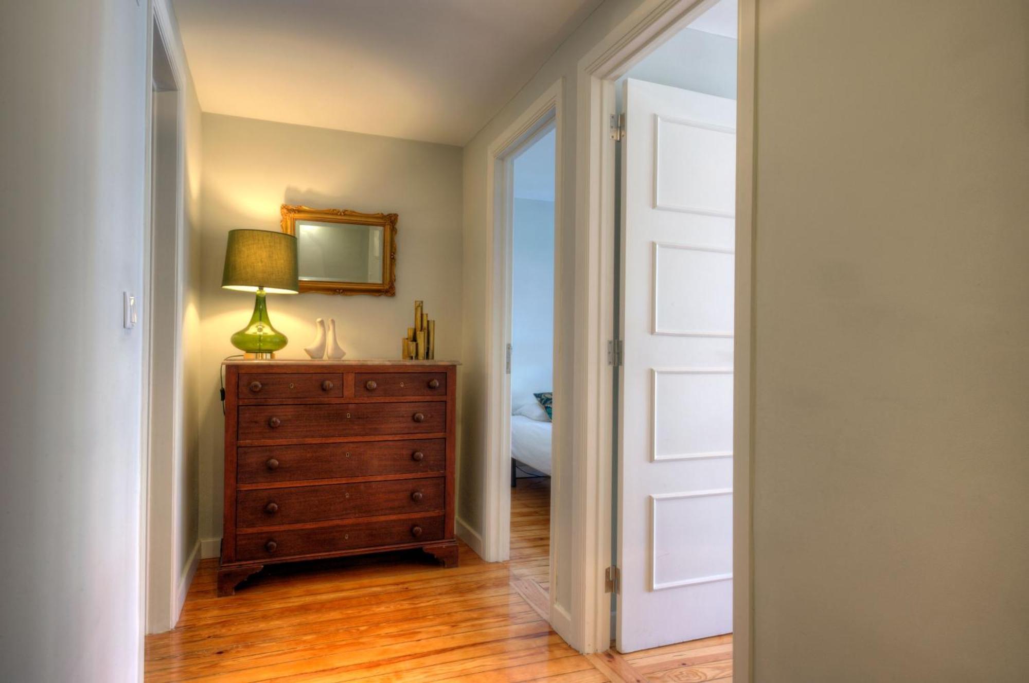 Appartement Fuer 13 Personenund 1 Kind In Lissabon, Regiao De Costa De *