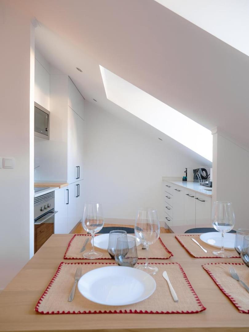 Stylish 2br Castle View - | By Airnest Appartement *
