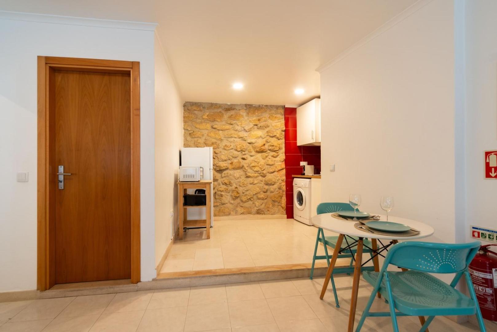 Apartment For 2 Just 250m From Largo Intendente Lisbon