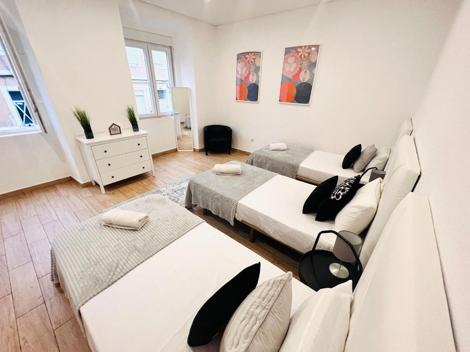 Rooms, Ideal Location For Tourists * Lissabon