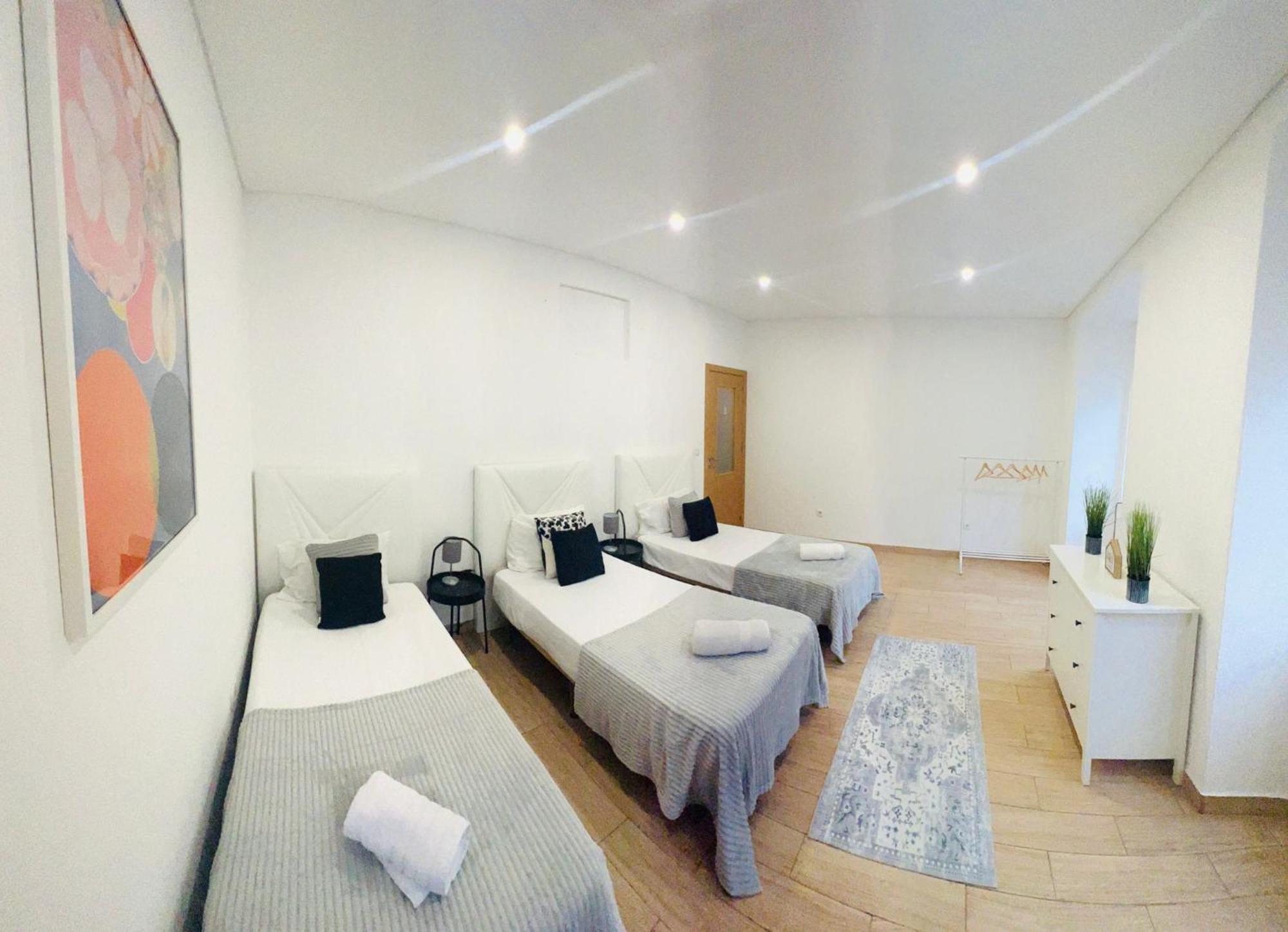 Hostel Rooms, Ideal Location For Tourists *