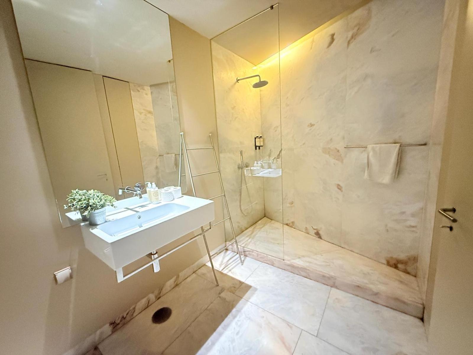 Finestay 8 Building Apartment