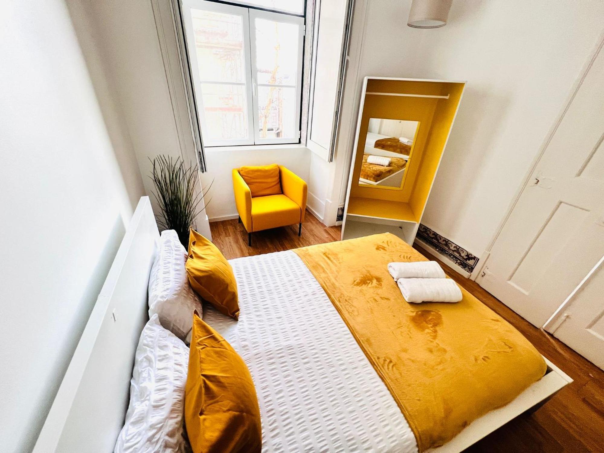 Luxury Rooms, Location In The Hostel Lisbon