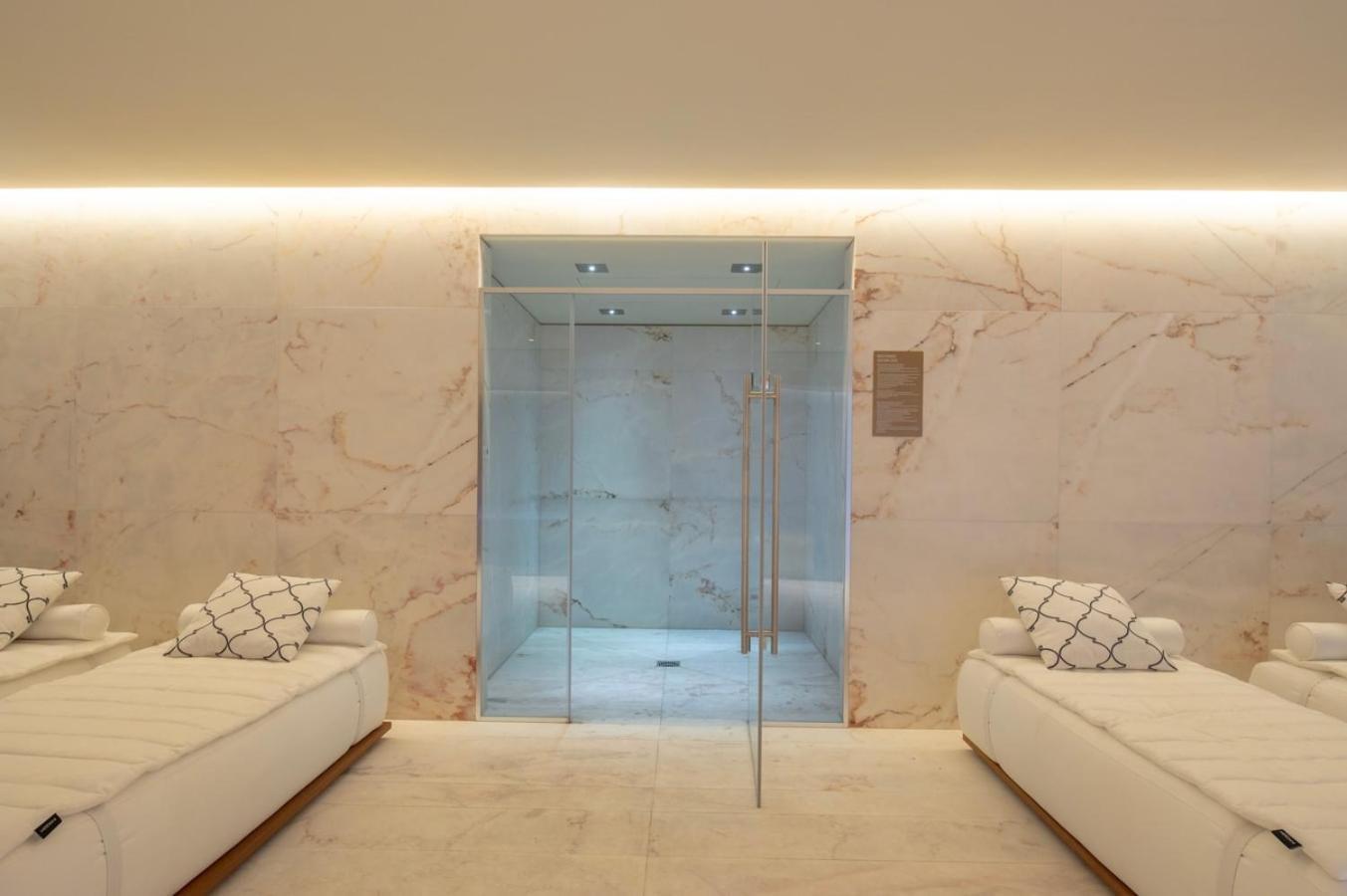Saudade - 1 Bedroom And Shared Pool In Campolide Appartement