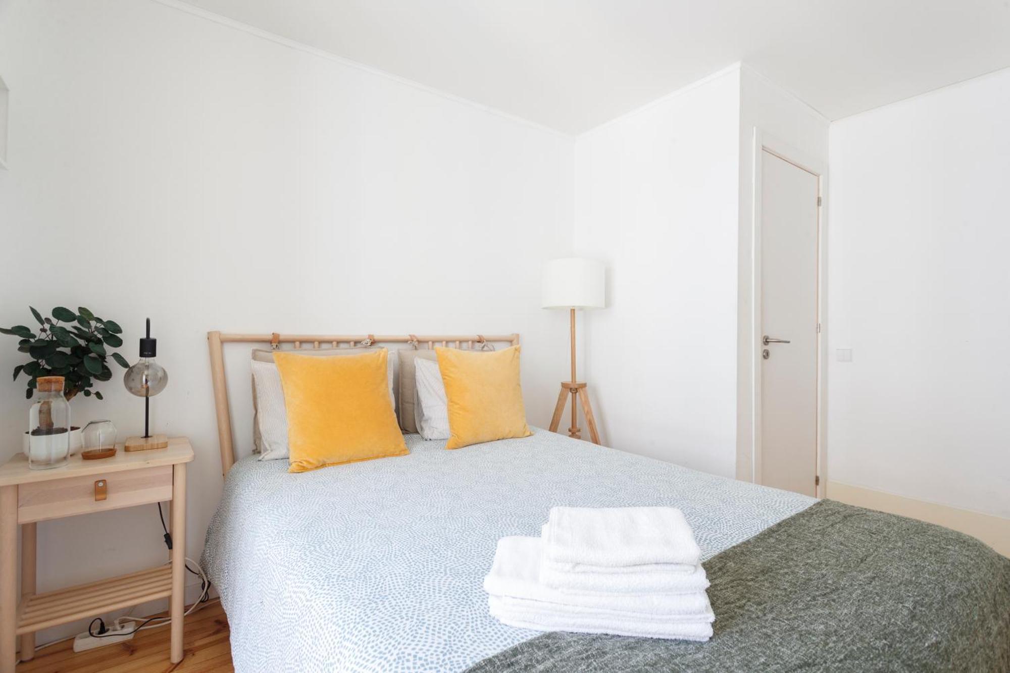 Bedroom In Shared House In Chiado - Historic Center Of