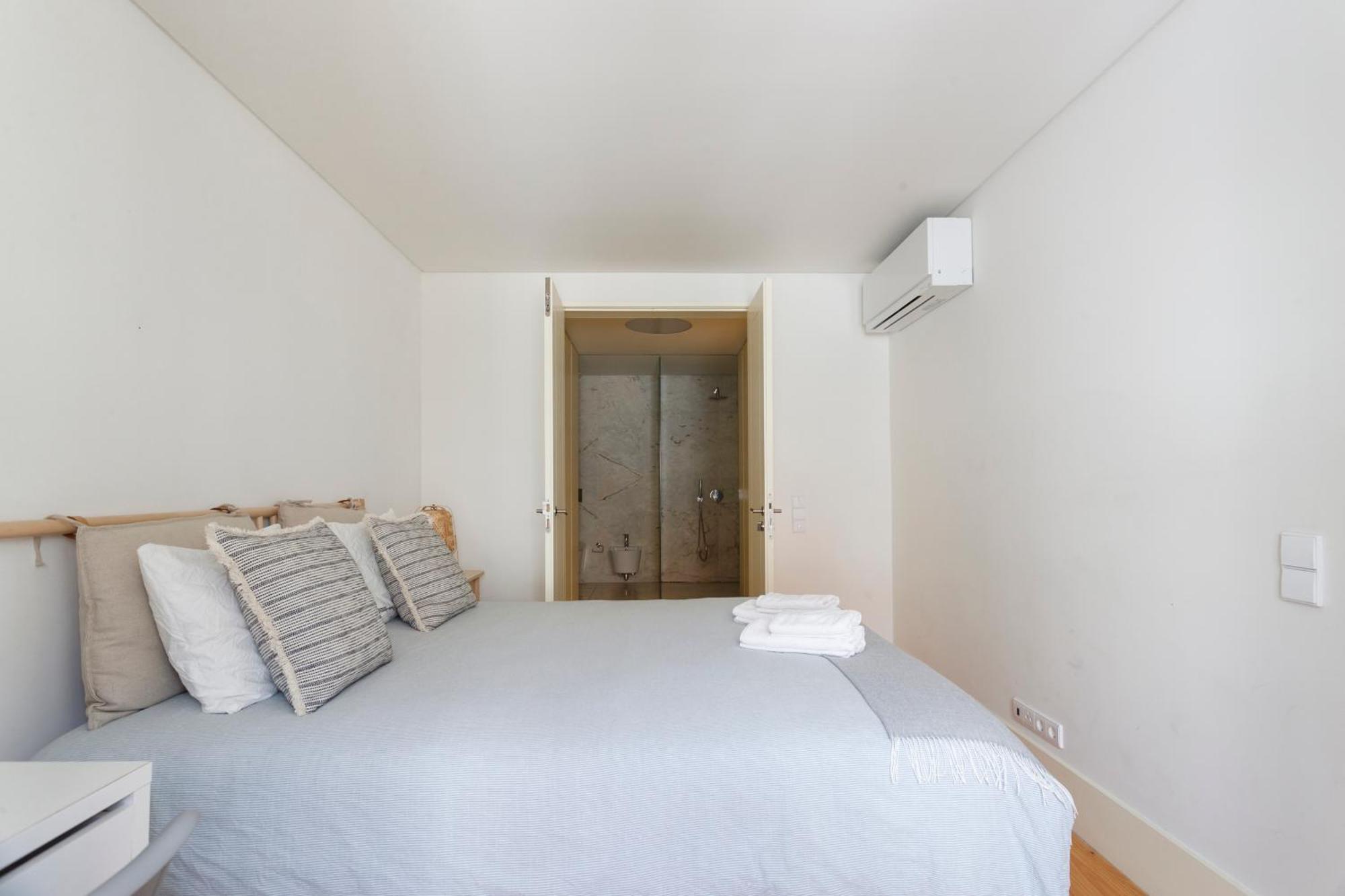 Bedroom In Shared House In Chiado - Historic Center Of Quarto em Acomodações Particulares *