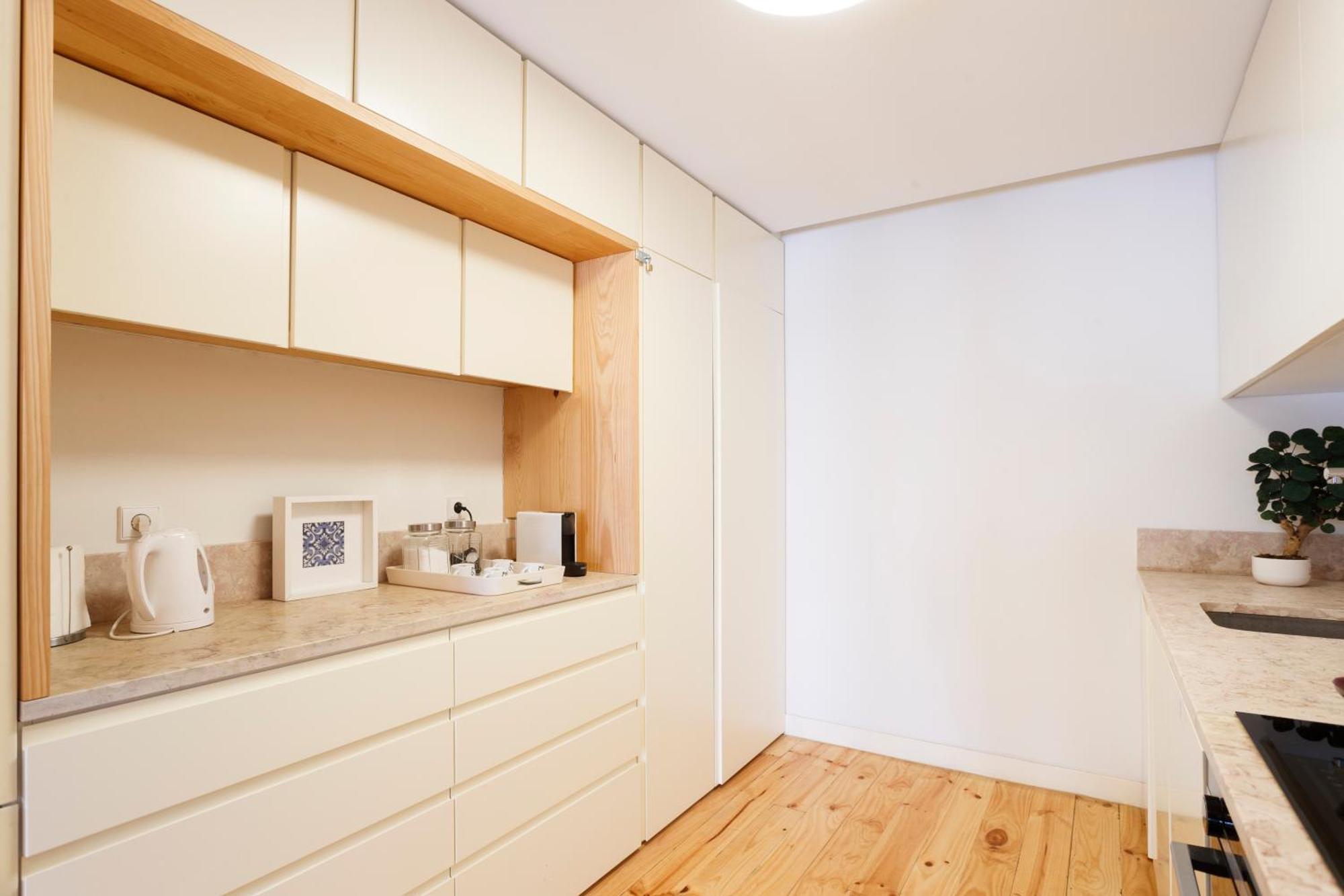 Bedroom In Shared House In Chiado - Historic Center Of * Lisboa