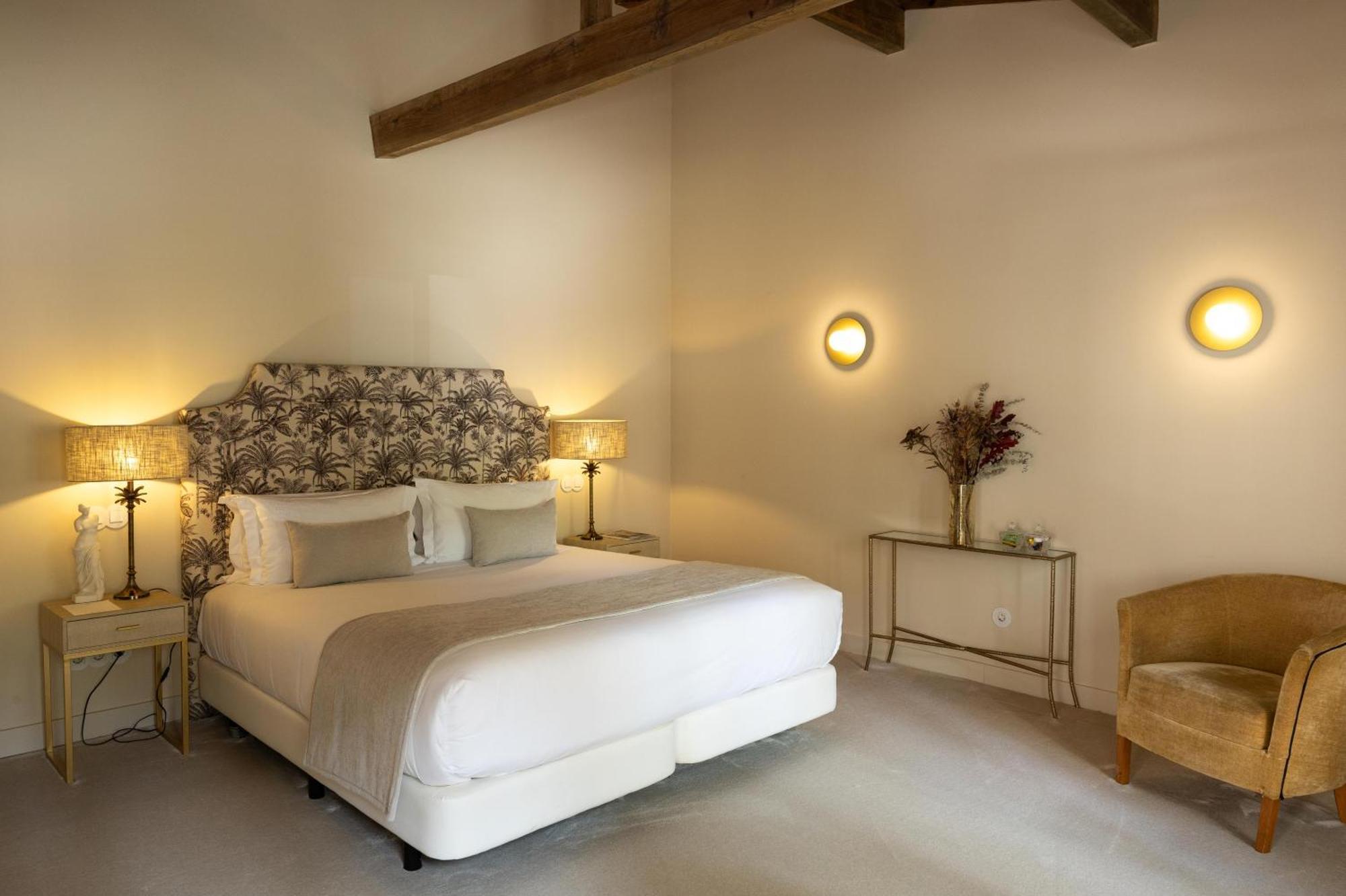 Dear - Valmor Palace Lissabon