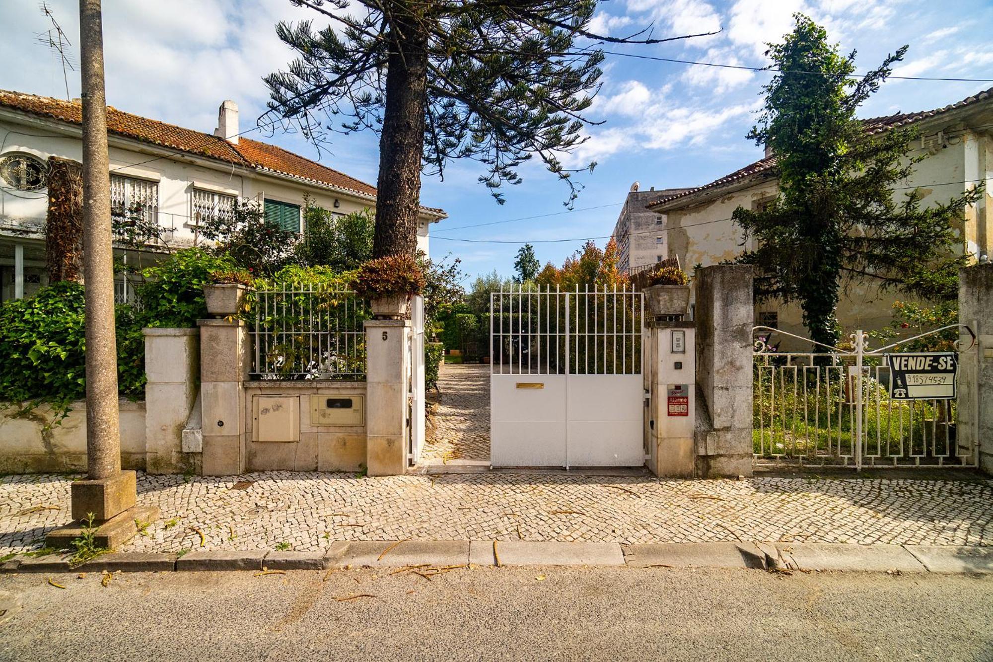 Whome Lisbon Guesthouse With Shared Garden & Pool Ferienhaus