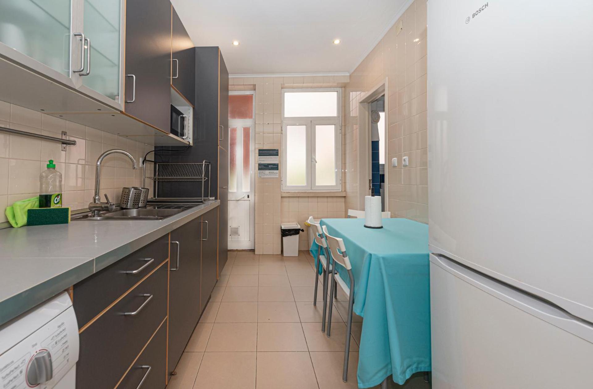 Houze_central Lisbon, 4 Flat W/ Zoo View