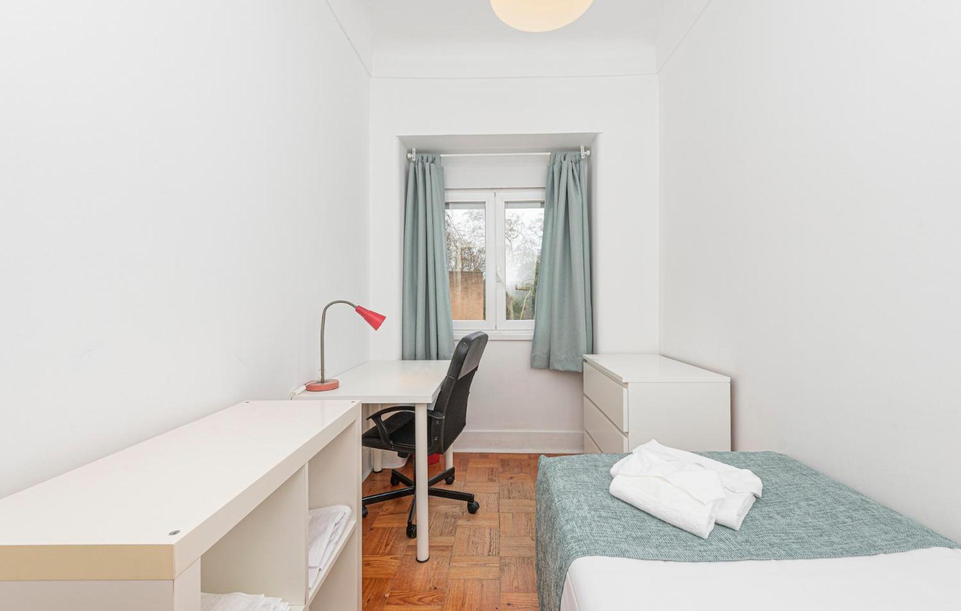 Houze_central Lisbon, 4 Flat W/ Zoo View